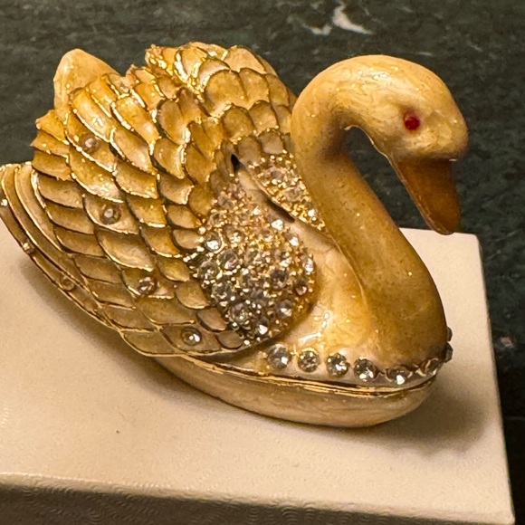 Enameled and crystal Swan Trinket Box - Picture 7 of 11
